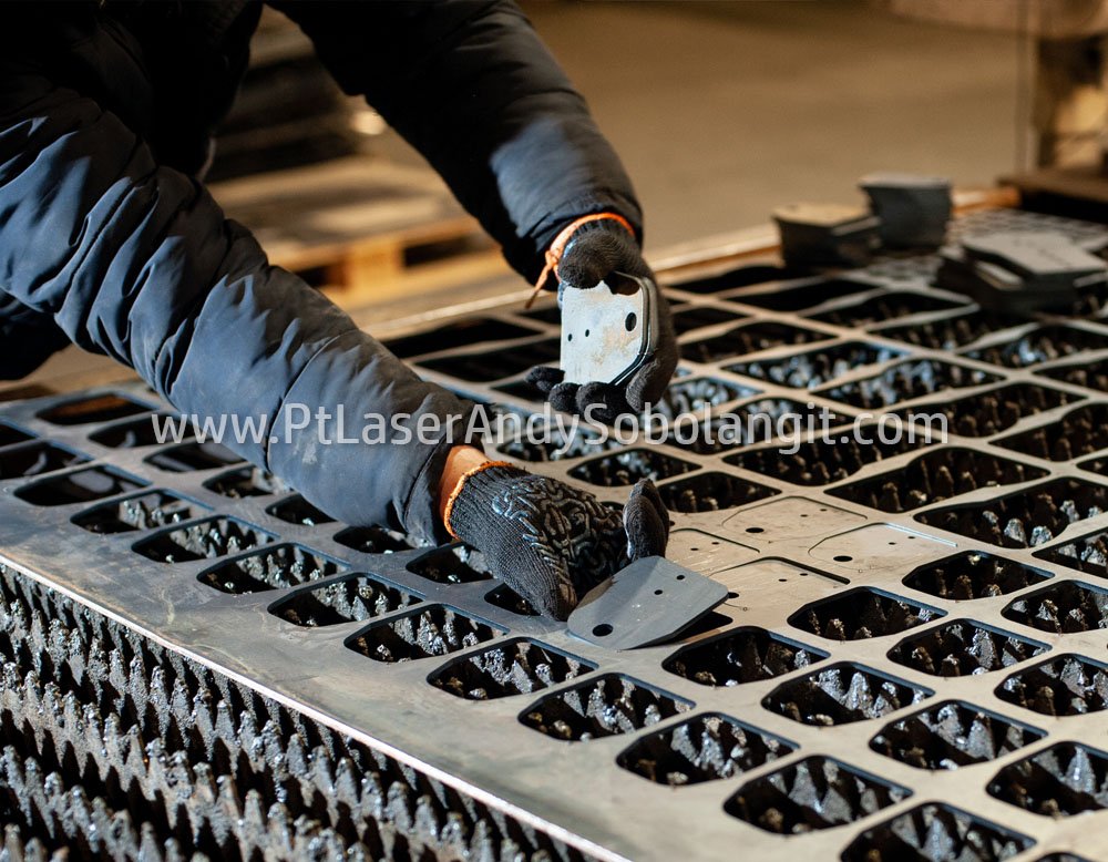 im04 - pt laser andy sobolangit - jasa potong plat besi